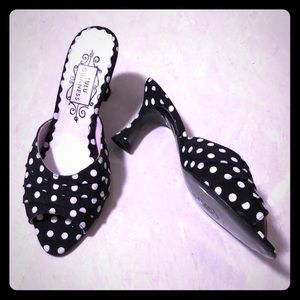 LULU GUINNESS polka dot B&W mules sz 36 New